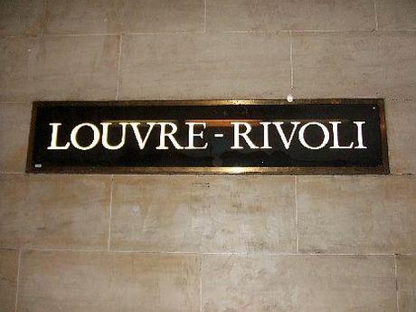 Il museo inizia alla stazione Louvre-Rivoli