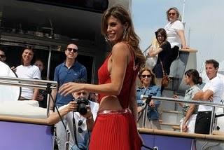 Elisabetta Canalis a Cannes non sbarca: fa foto mozzafiato per una nota marca