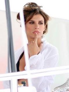 Elisabetta Canalis a Cannes non sbarca: fa foto mozzafiato per una nota marca