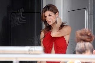 Elisabetta Canalis a Cannes non sbarca: fa foto mozzafiato per una nota marca