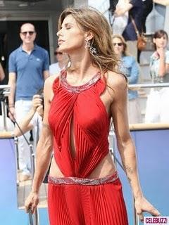 Elisabetta Canalis a Cannes non sbarca: fa foto mozzafiato per una nota marca