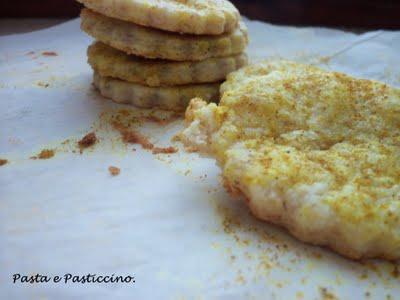 Cracker Tondi al Formaggio e Curry