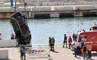 Crotone: auto finisce in mare, coppia muore annegata. E' omicidio-suicidio