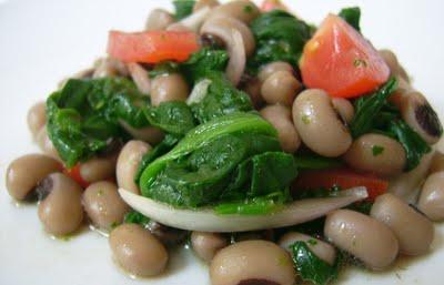 fagioli dell’occhio con spinaci (mavromatika me spanaki)