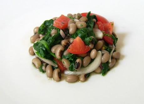 fagioli dell’occhio con spinaci (mavromatika me spanaki)