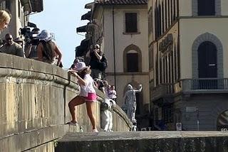 Jersey Shore a Firenze: Deena sul fiume Arno pende