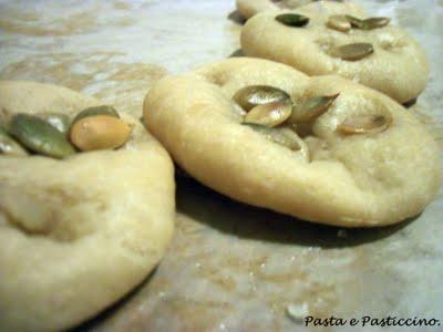 Mini Focaccine ai Semi di Zucca e un Premio