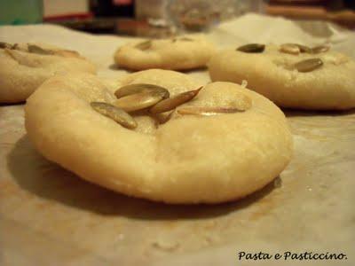 Mini Focaccine ai Semi di Zucca e un Premio