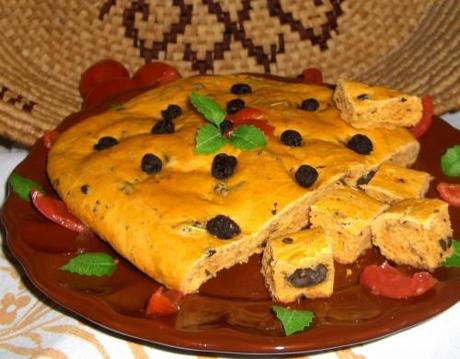 Focaccia rossa con erbe aromatiche