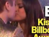 Justin Bieber bacia Selena Billboard