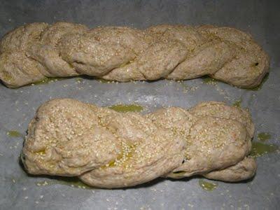 Pane integrale al sesamo e olive