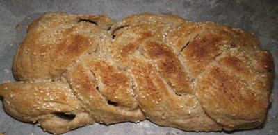 Pane integrale al sesamo e olive