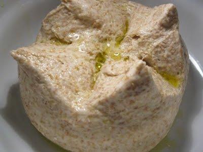 Pane integrale al sesamo e olive