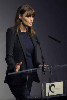 CARLA BRUNI/ Foto incinta: Fiocco azzurro in casa Sarkozy?