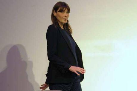 CARLA BRUNI/ Foto incinta: Fiocco azzurro in casa Sarkozy?