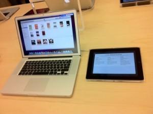 ipad store ziogeek 300x223 Apple presenta gli Apple Store 2.0 