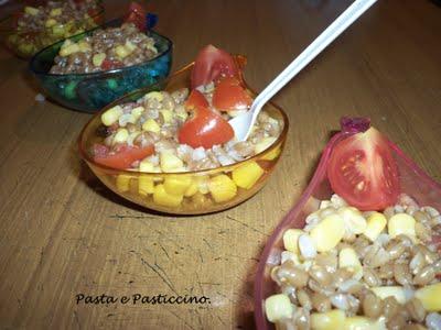 Insalata Estiva di Farro, Mais e Pomodorini Ciliegino