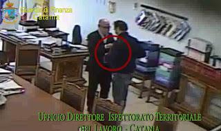 CATANIA. Corruzione presso l'Ispettorato del Lavoro di Catania. La Finanza arresta 9 persone. CATANIA. Corruzione presso l'Ispettorato del Lavoro di Catania. La Finanza arresta 9 persone.