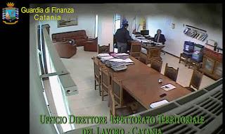 CATANIA. Corruzione presso l'Ispettorato del Lavoro di Catania. La Finanza arresta 9 persone. CATANIA. Corruzione presso l'Ispettorato del Lavoro di Catania. La Finanza arresta 9 persone.