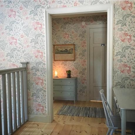 Una vecchia casa di campagna in Svezia L'immagine può contenere: spazio al chiuso