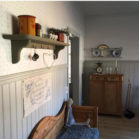 Una vecchia casa di campagna in Svezia L'immagine può contenere: spazio al chiuso