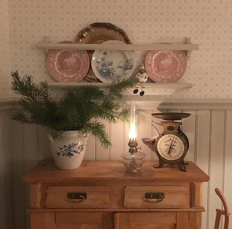 Una vecchia casa di campagna in Svezia L'immagine può contenere: spazio al chiuso