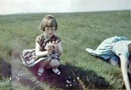 Il “Solway Firth Spaceman” – Una delle immagini più inspiegabili mai viste moglie e figlia di Jim Templeton