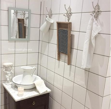 Un romantico cottage L'immagine può contenere: spazio al chiuso