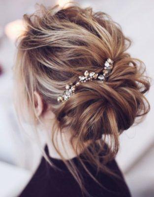 BEAUTY: The New Floral Hairstyles For Spring 2018 BEAUTY: The New Floral Hairstyles For Spring 2018