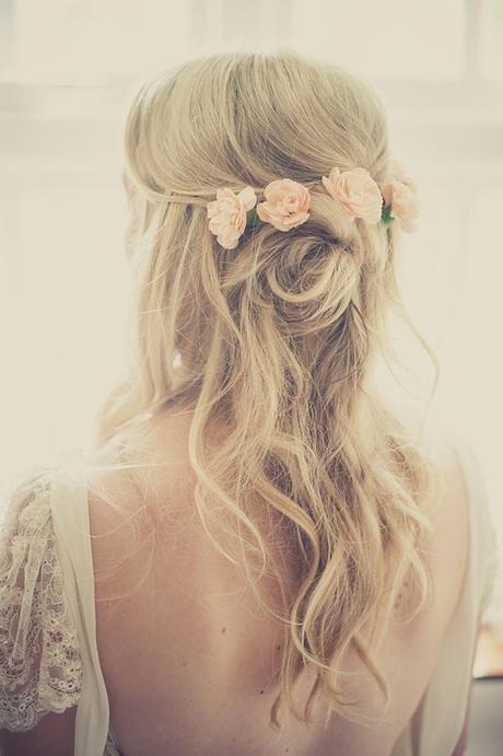 BEAUTY: The New Floral Hairstyles For Spring 2018 BEAUTY: The New Floral Hairstyles For Spring 2018
