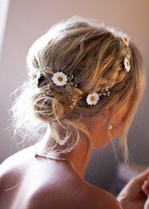 BEAUTY: The New Floral Hairstyles For Spring 2018 BEAUTY: The New Floral Hairstyles For Spring 2018