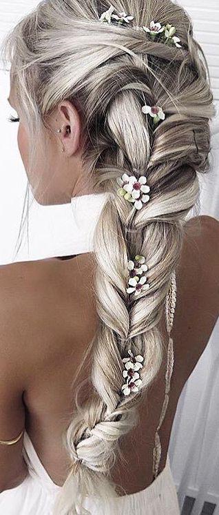 BEAUTY: The New Floral Hairstyles For Spring 2018 BEAUTY: The New Floral Hairstyles For Spring 2018