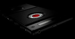 In arrivo lo smartphone olografico, immagini e chat in 3D In arrivo lo smartphone olografico, immagini e chat in 3D