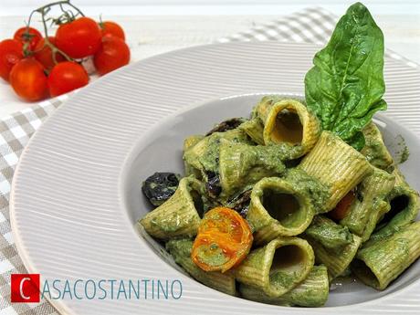 Rigatoni di Timilia spinaci e ricotta e olive Rigatoni crema di spinaci e ricotta, olive e pomodorini