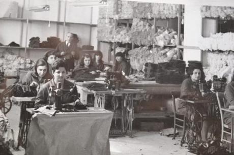 L’arte dei guantai della Sanità: quando Napoli era “capitale dei guanti” L’arte dei guantai della Sanità: quando Napoli era “capitale dei guanti”