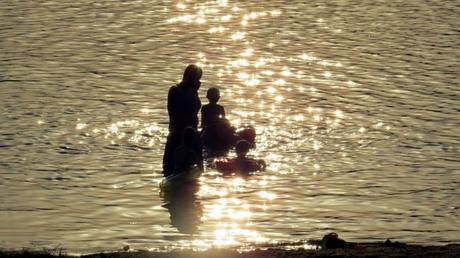 Costumi da bagno uomo: abbinare quelli di padre e figlio Costumi da bagno uomo: abbinare quelli di padre e figlio