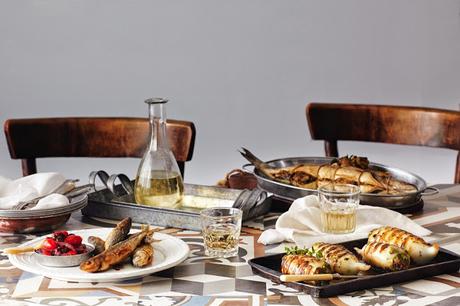la prima volta al ristorante greco la prima volta al ristorante greco