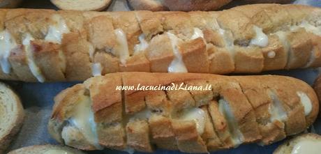 Pane all'Aglio (e formaggio) o Garlic Bread Pane all'Aglio (e formaggio) o Garlic Bread