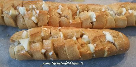 Pane all'Aglio (e formaggio) o Garlic Bread Pane all'Aglio (e formaggio) o Garlic Bread