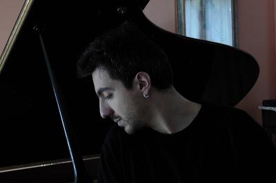 Chi va con lo Zoppo...non perde Max Fuschetto in concerto a Napoli! Chi va con lo Zoppo...non perde Max Fuschetto in concerto a Napoli!