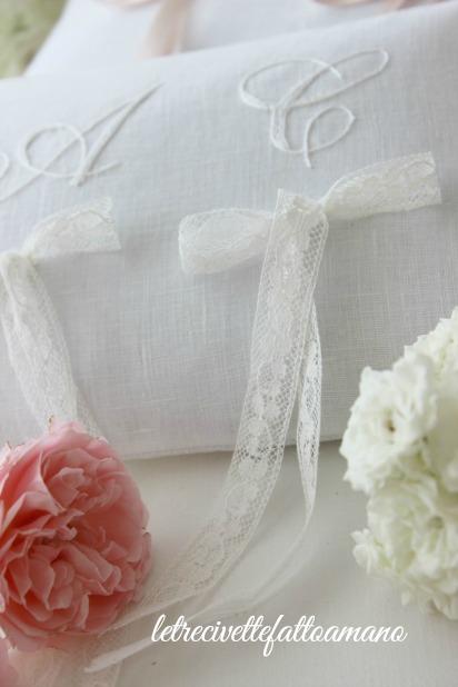 Wedding day : cuscini fedi in bianco.. Wedding day : cuscini fedi in bianco..