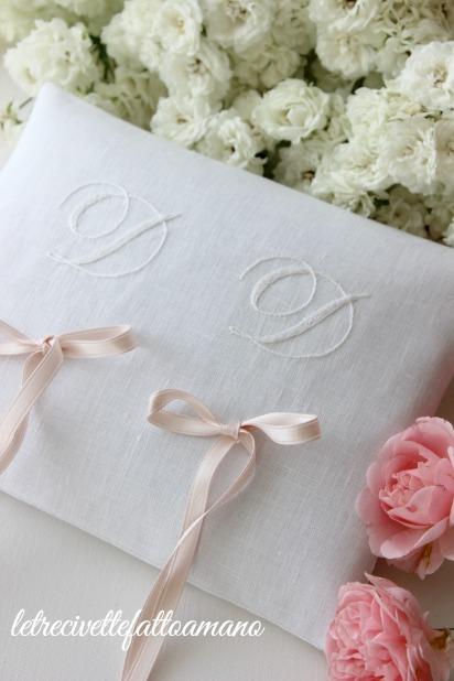 Wedding day : cuscini fedi in bianco.. Wedding day : cuscini fedi in bianco..