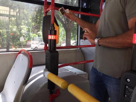 La assurda sperimentazione dei tornelli sui bus smontata pezzo per pezzo La assurda sperimentazione dei tornelli sui bus smontata pezzo per pezzo