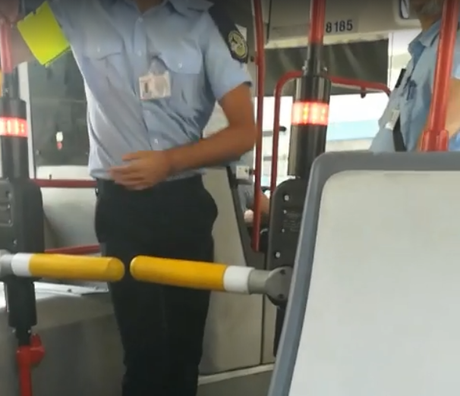 La assurda sperimentazione dei tornelli sui bus smontata pezzo per pezzo La assurda sperimentazione dei tornelli sui bus smontata pezzo per pezzo