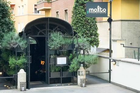 Molto Ristorante. Girarrosto e altri piaceri della vita Molto Ristorante. Girarrosto e altri piaceri della vita