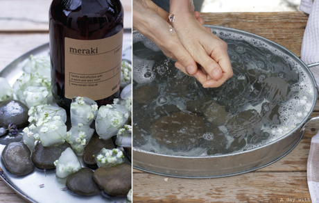 Fiori, ghiaccio e i prodotti naturali di Meraki // Flowers, ice and Meraki products Fiori, ghiaccio e i prodotti naturali di Meraki // Flowers, ice and Meraki products