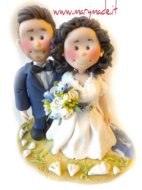 Gli Sposi che vestono abiti Vintage Il Cake Topper di Laura, gli sposi in vestiti Vintage
