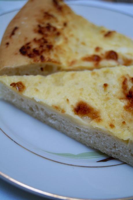 Le piante lungo il sentiero nel bosco .... l' aglio orsino focaccia con la ricotta