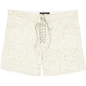 LOOKS: How to wear blouses with romantic details LOOKS: How to wear blouses with romantic details