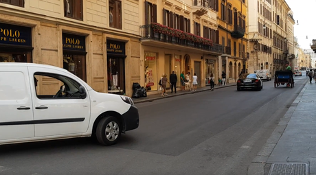 Video. Prova su strada della nuova pedonalizzazione di Via del Corso Video. Prova su strada della nuova pedonalizzazione di Via del Corso